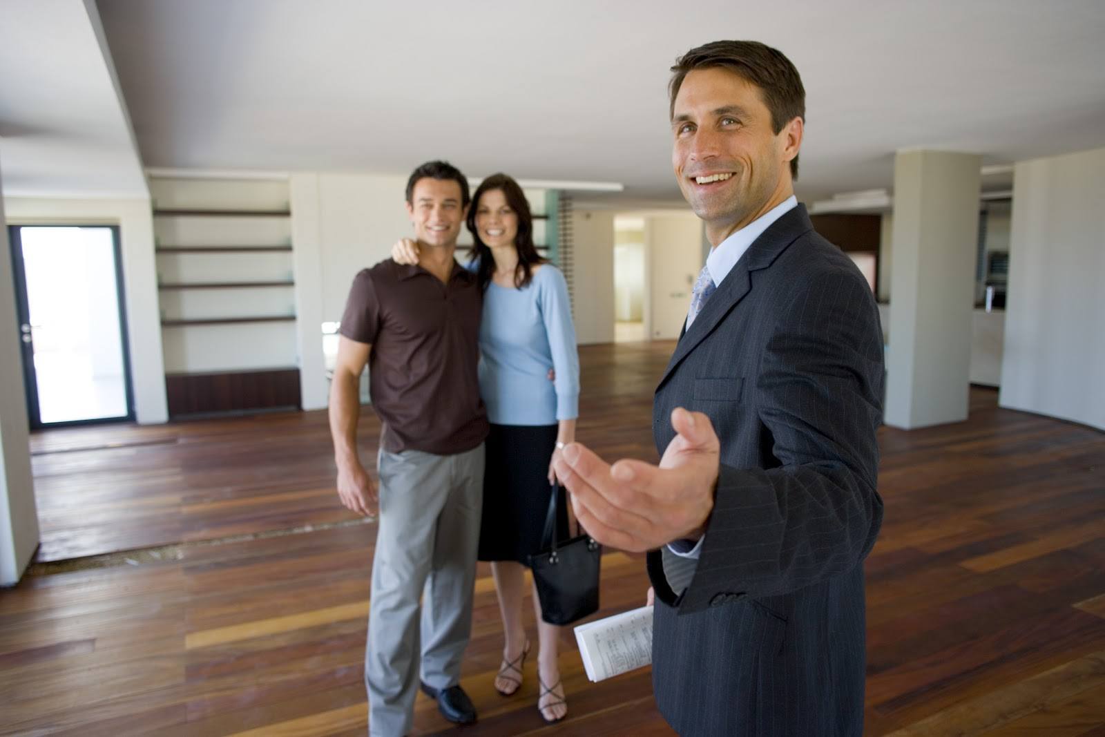 How Much Does a Real Estate Agent Make? «