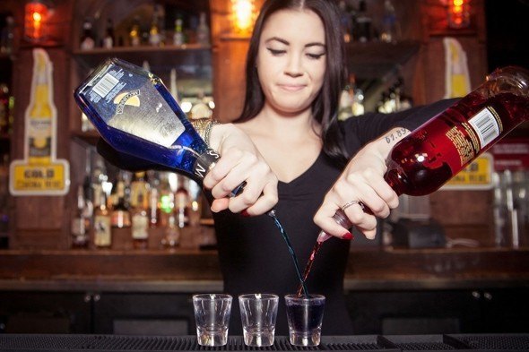 how-much-do-bartenders-make-careerswiki