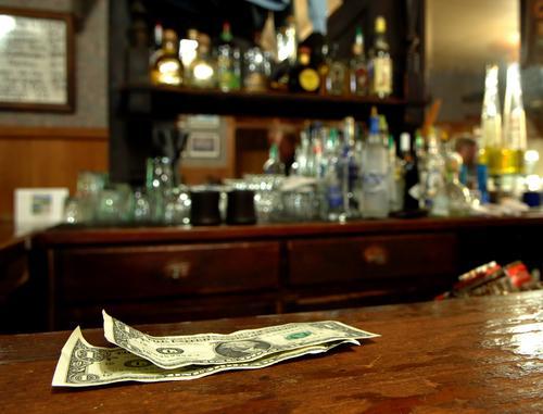 average bartender salary