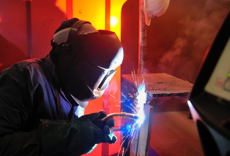 How To Become A Welder In 3 Simple Steps (2022 Career Guide)