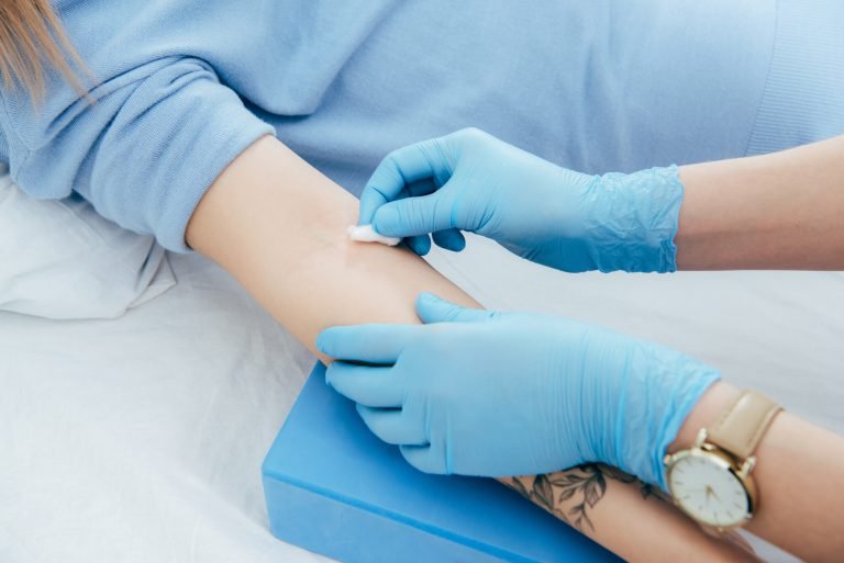 How To a Phlebotomist in 5 Simple Steps (It's Cheap & Easy)